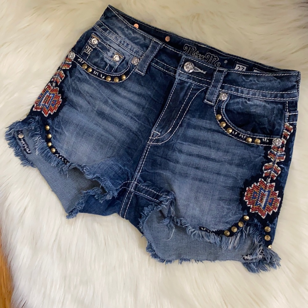 NWOT Miss Me Embroidered Rhinestone Shorts 27